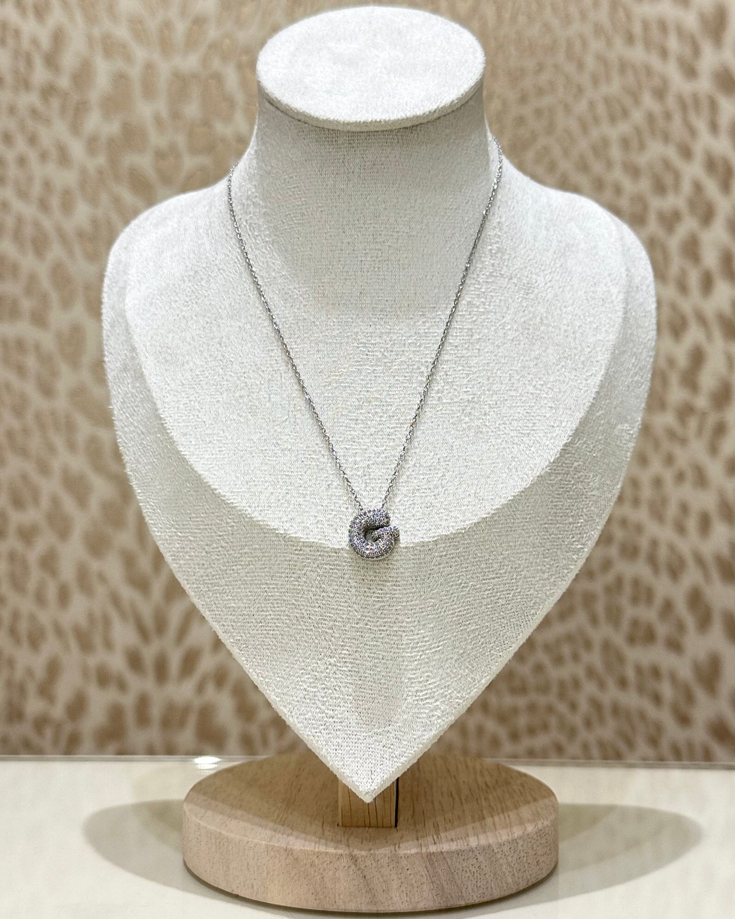 Collana lettera G