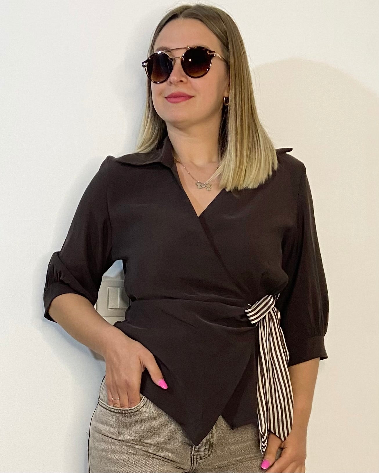 Blusa con nodo a righe