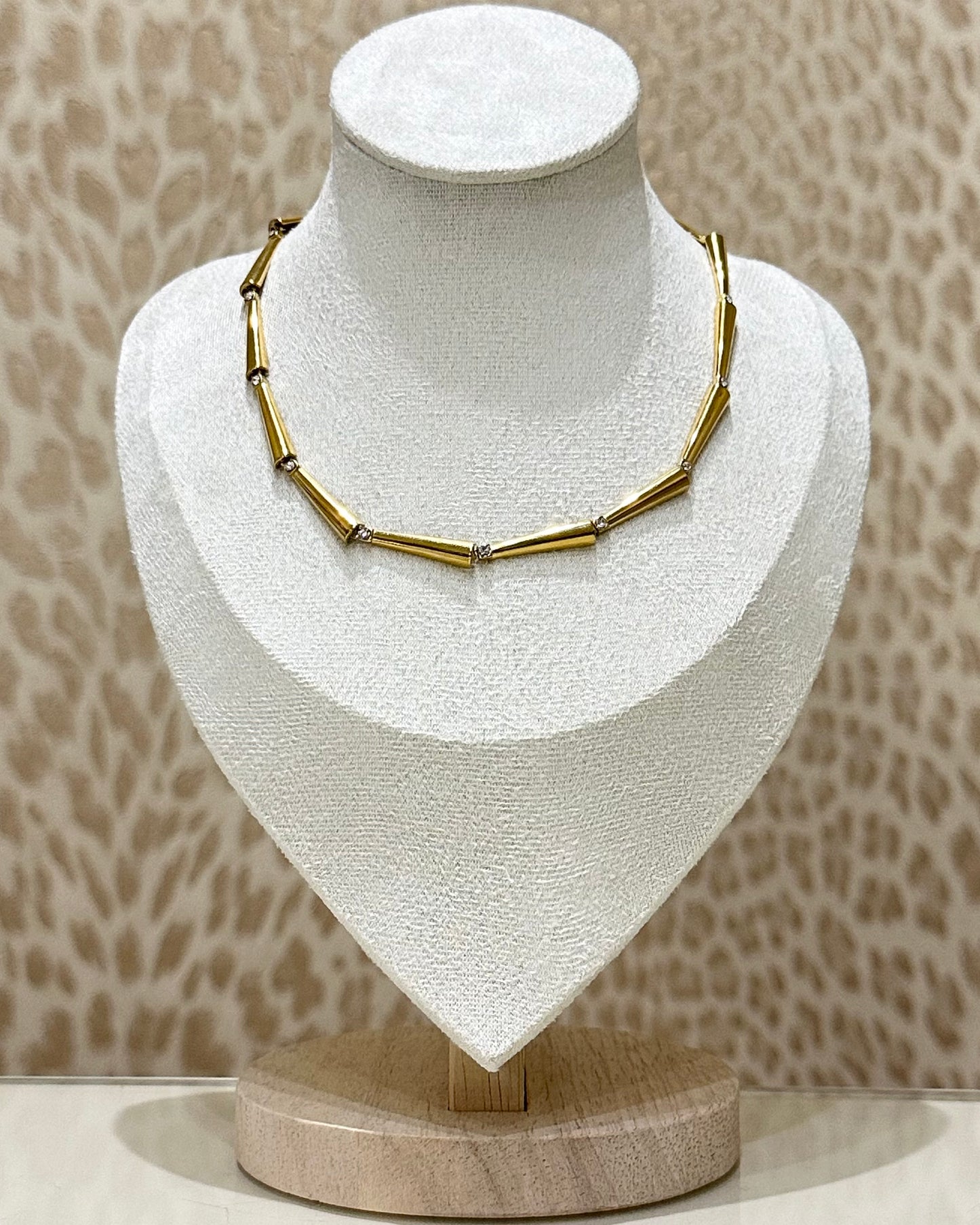 Collana semirigida